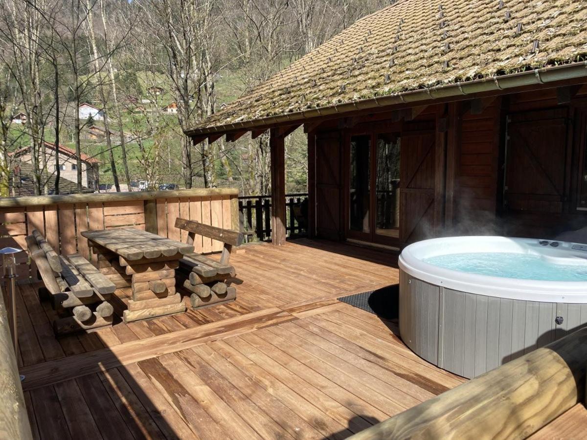 Le Renne En Bois Au Calme Avec Jacuzzi